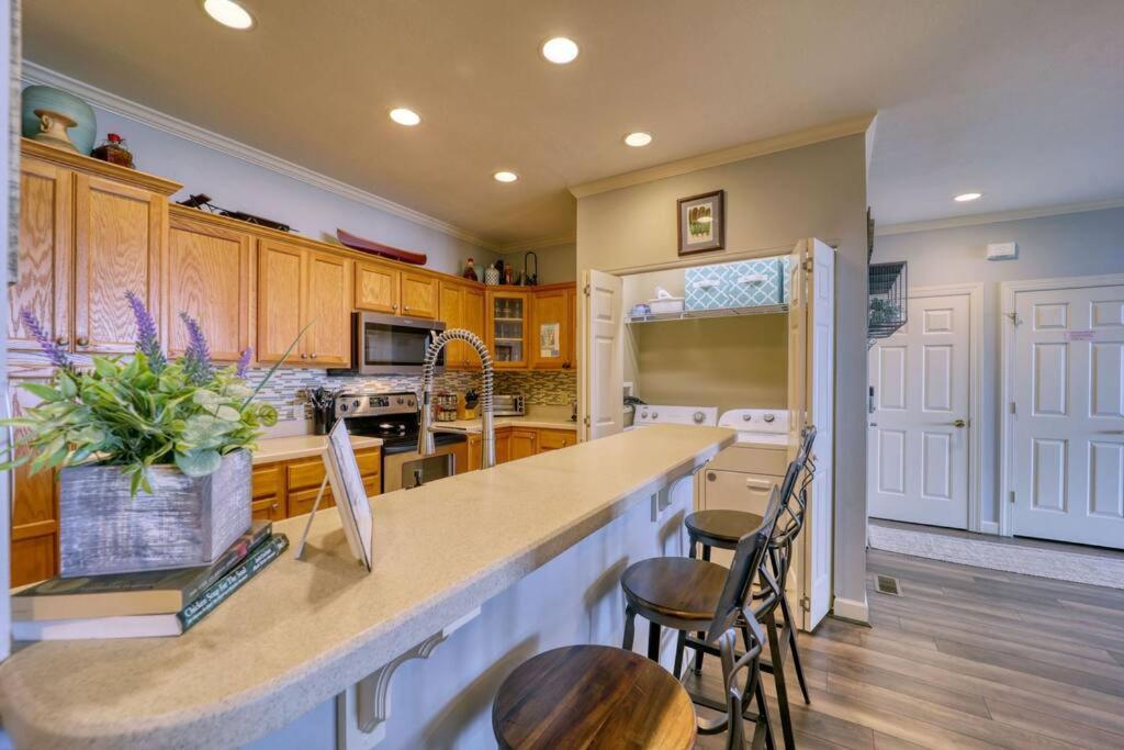 Bucket List Views Sugar Mountain Private Condo - 2Bed, 2Bath, Sleeps 6, Panoramic Views Of Mountains From Large Deck, Short Drive To Shopping, Restaurants, Cafes & Banner Elk Town Eksteriør billede